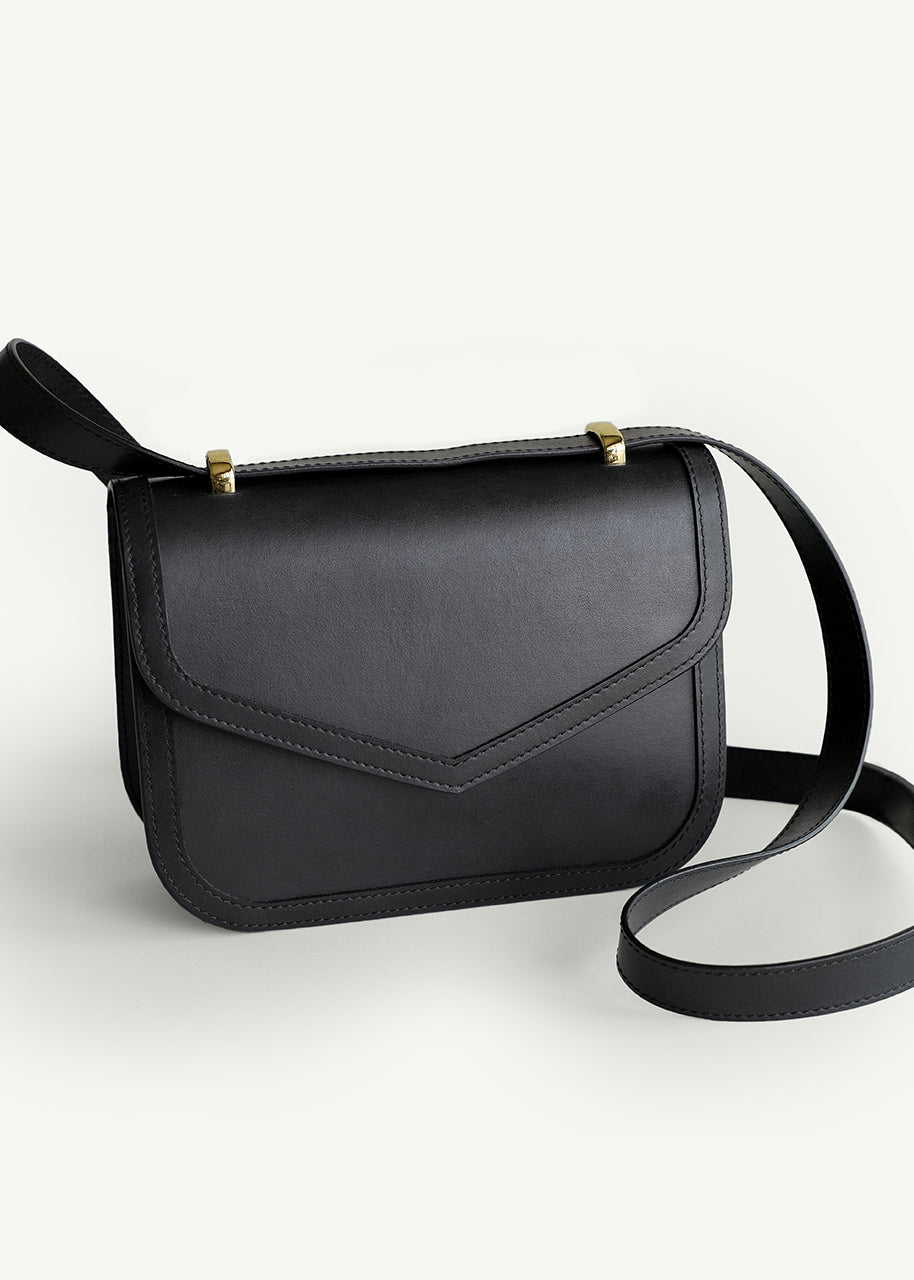 Designer Handbag Brand Partners With Startup To Launch 100% Bio-Based  Plastic-Free Vegan Leather — VEGPRENEUR